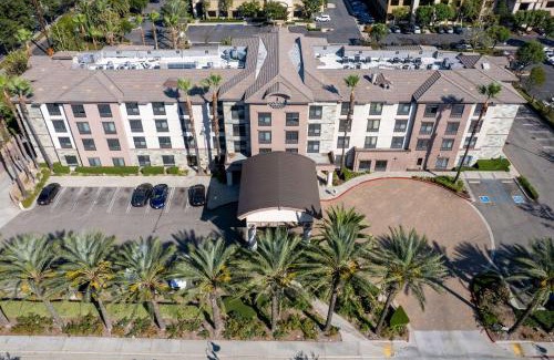 Ontario Hotel | Country Inn & Suites by Radisson, Ontario at Ontario Mills, CA