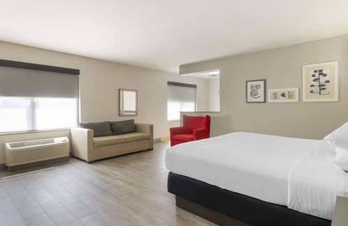 Bearss Plaza Hotel | Country Inn & Suites by Radisson, Tampa Airport North, FL