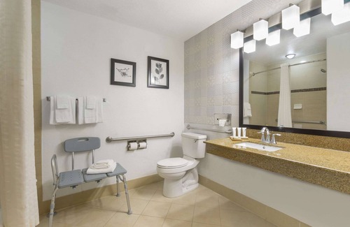 Bearss Plaza Hotel | Country Inn & Suites by Radisson, Tampa Airport North, FL