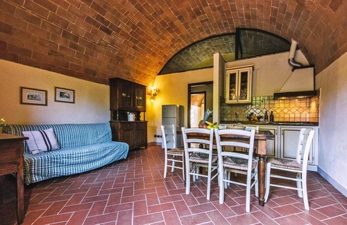Capannoli Apartment | Country House in Tuscany with Pool and Tennis