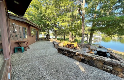 Springdale House | Country Lakefront home just 20 minutes to town! Peaceful & Convenient!
