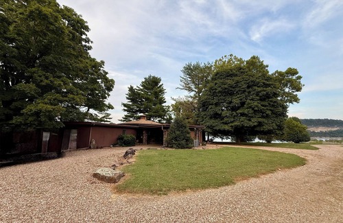 Springdale House | Country Lakefront home just 20 minutes to town! Peaceful & Convenient!
