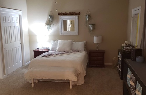 Hayden Cabin | Country lodge 15 min. from all your needs!