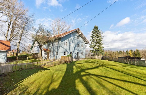 Altusried Apartment | Country magic Allgäu. Idyllic Scandinavian-style apartment surrounded by nature.