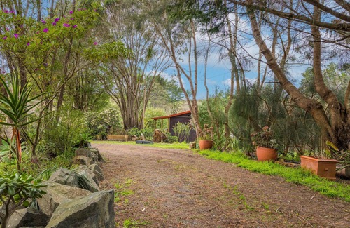 Onerahi Apartment | Country Nirvana: The place of perfect peace and happiness. A slice of heaven!