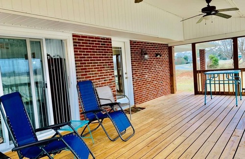 Shacklefords House | Country Ranch close to area historical attractions