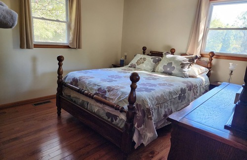 Hickman Other | Country Retreat Farmhouse close to fishing lakes and a scenic parkway