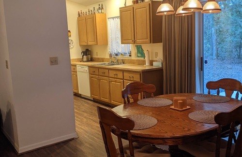 Old Town House | Country Retreat in North Central FL Oasis w/Firepit, WiFi & Nearby Springs