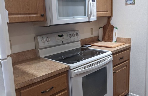 Old Town House | Country Retreat in North Central FL Oasis w/Firepit, WiFi & Nearby Springs