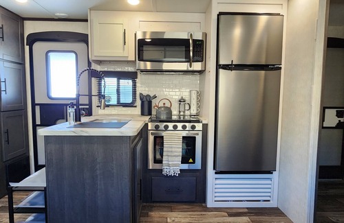 Chelan House | Country RV Glamping with lake, mountain and orchard views!