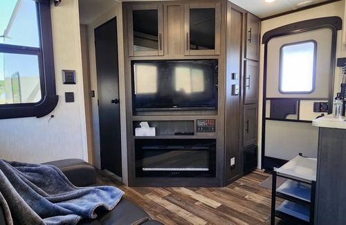 Chelan House | Country RV Glamping with lake, mountain and orchard views!