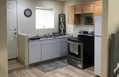 Agua Dulce Cottage | Country setting 5 mins from local wineries and trail heads