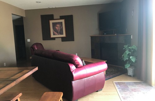 Elko New Market House | Country setting close to the cities