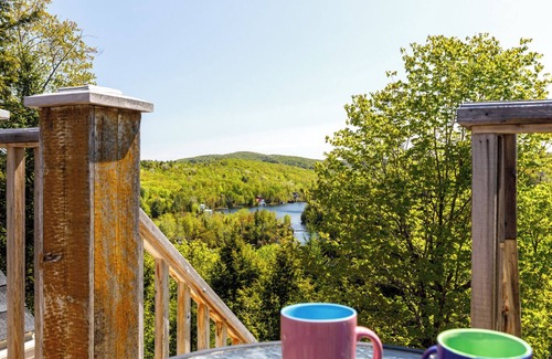 Mauricie Ski Chalet | Country-style cottage on the shore of a lake at 5 minutes from a national park.