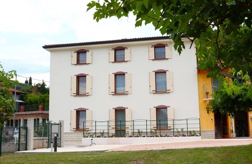 Negrar Apartment | Country suite Papaveri ~ residence La Palma Negrar