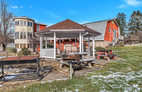 Clarks Summit Apartment | Country suite - Red Barn village
