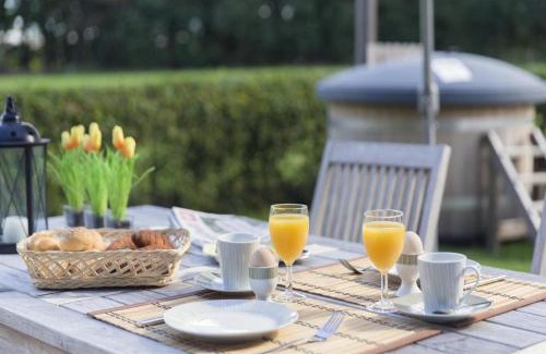 Notter House | Countryside Barn Retreat