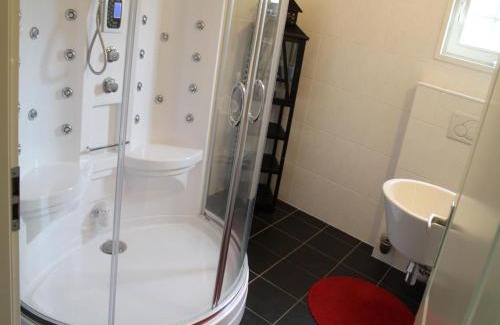 Notter House | Countryside Barn Retreat