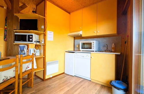 Orsennes Cottage | Countryside Chalet by the Water: 2BR, Terrace, Pets Welcome