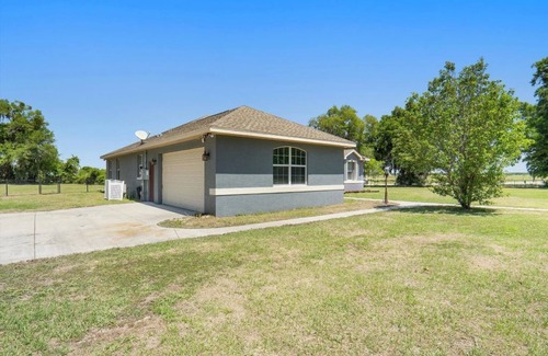 Ocala House | Countryside Comfort 5 MIN WEC, FAST & 15 min HITS, 1 acre 2 KING BED. Near I-75