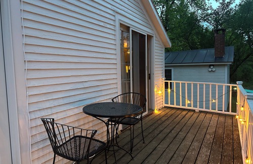 Montpelier Cottage | Countryside Cottage with Private Deck
