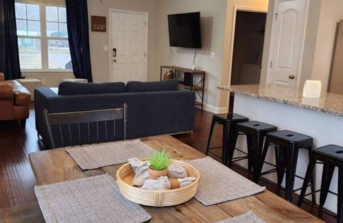 Trenton House | Countryside Escape with free wifi, in house laundr