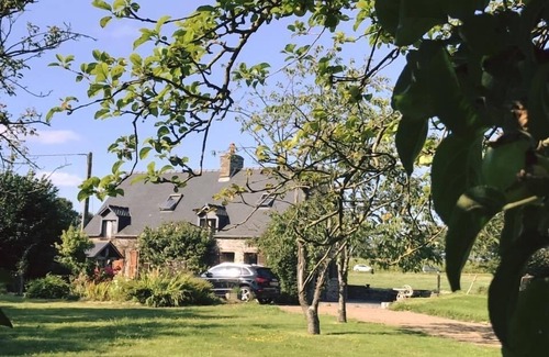 Landivy House | Countryside Home Sleeps 6 - Garden, Parking, Wifi