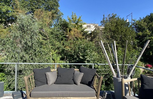 Neuilly-sur-Seine Boat Rental | Countryside in ParisnAn architect house like an island facing water and nature.n