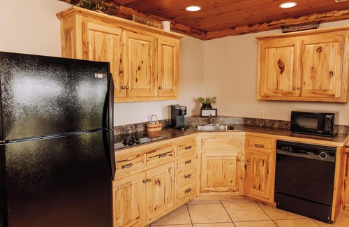 Dundee Cabin | Countryside Overlook Suite: Luxury, Lodge Suite in Amish Country, Ohio.