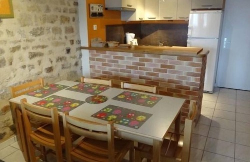 Senaide Cottage | Countryside Retreat: Cozy Farmhouse with Terrace, Near Bourbonne-les-Bains Spa
