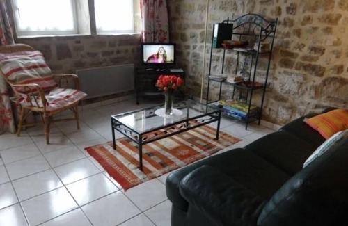 Senaide Cottage | Countryside Retreat: Cozy Farmhouse with Terrace, Near Bourbonne-les-Bains Spa