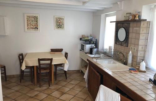 Ouerre Cottage | Countryside Retreat with Yoga and Massage Facilities, Near Historic Sites