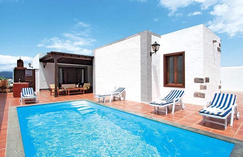 Yaiza Villa | countryside villa, private pool, bbq, pergola