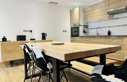 Isola Apartment | Coup de coeur Montagnard- 2 bedrooms - Fireplace - Garage