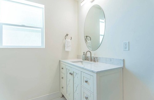 Liberty Wells House | Couple's Getaway Studio APT | Mins to DT