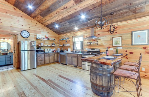 Blue Ridge Cabin | Couple's Retreat: Mtn-View Cabin in Blue Ridge!
