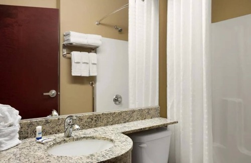 White Hall Hotel | Couple Suite w/Kitchenette | Hotel Near Downtown w/Free Parking