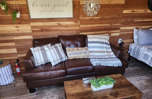 Proctor Cabin | Couples Cabin/ Float the Illinois River, golf, hiking and 4 wheeler trails.