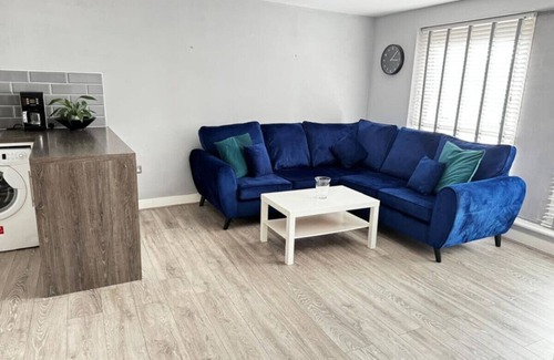 Walsall Apartment | Couples Choice! Walsall City 2BedApartment SmartTv