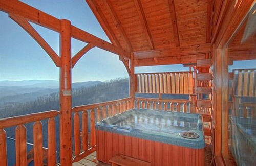 Sevierville Cabin | Couples Delight! Unobstructed Views of the Smoky Mountains National Park!