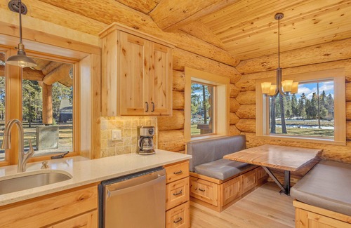 Three Rivers Cabin | Couples Fav! log cabin on river front, private hot tub, single level, dogs ok