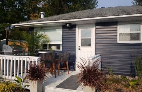 Gravenhurst Cabin | Couples Getaway Sparrow Lake Muskoka Beach House