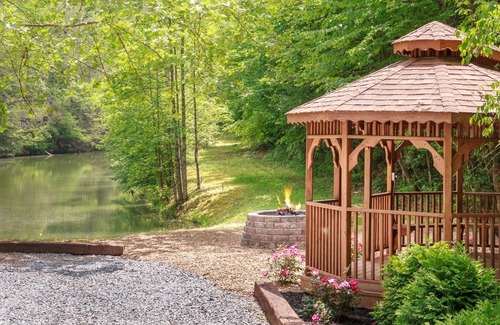 Pittman Center Cabin | Couples Perfect Retreat, Private, Hot Tub, Rustic and Modern
