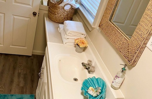 Loxley House | Couples/Pool/Hot tub/guest house/free parking