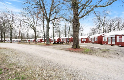 Cassville Cabin | Couples Retreat-Cabin 2