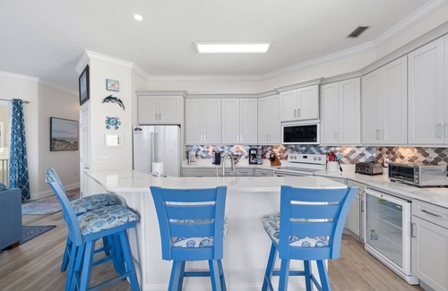 Southpointe House | Courageous Beach House-Beachfront-4BR-Pet Friendly-Pool