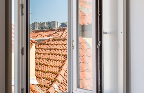 Sacramento Apartment | Courtesy Chiado STYLISH & SUNNY