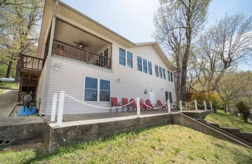 Grove House | Courthouse Hollow, Lakefront Home, 3 bed 2 bath, big views!