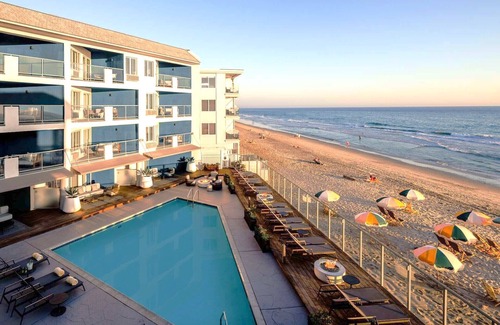 Carlsbad Village House | Courtyard 2 Queen at Beach Terrace, Outdoor Pool, On-Site Parking