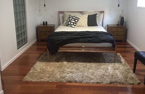 Kenmore House | Courtyard Apartment near Lone Pine Koala Sanctuary